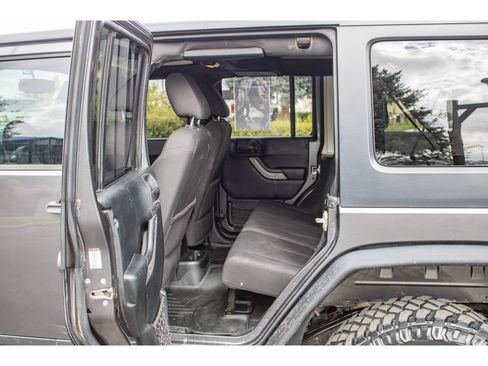 Used 2018 Jeep Wrangler Unlimited Sport S AWD/4WD image 16