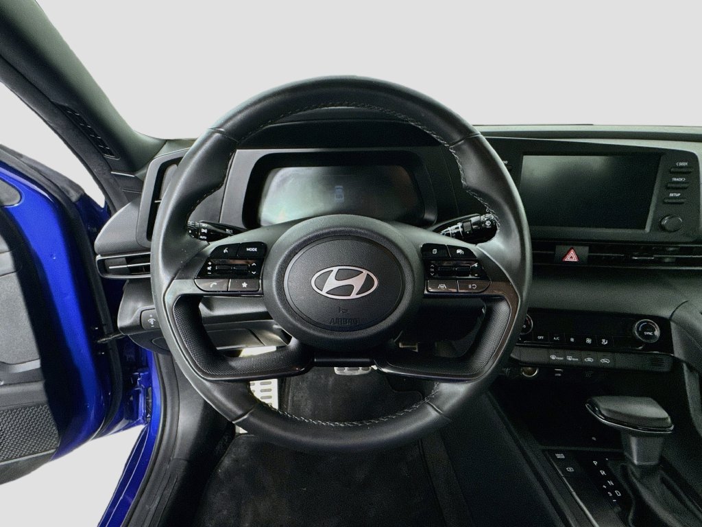 Used 2025 Hyundai Elantra Sport FWD image 11