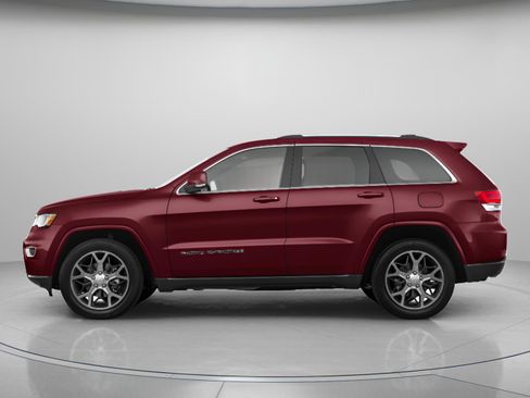 Used 2018 Jeep Grand Cherokee Altitude RWD image 2