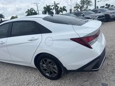 Used 2024 Hyundai Elantra SEL FWD image 9