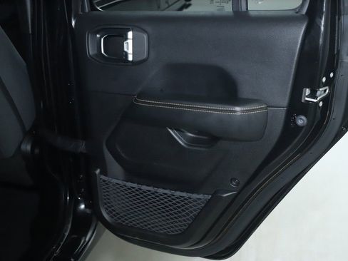 Used 2025 Jeep Wrangler Unlimited Sahara AWD/4WD image 30