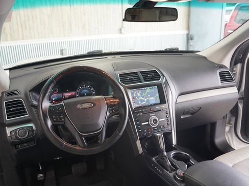 Used 2016 Ford Explorer Platinum AWD/4WD image 11