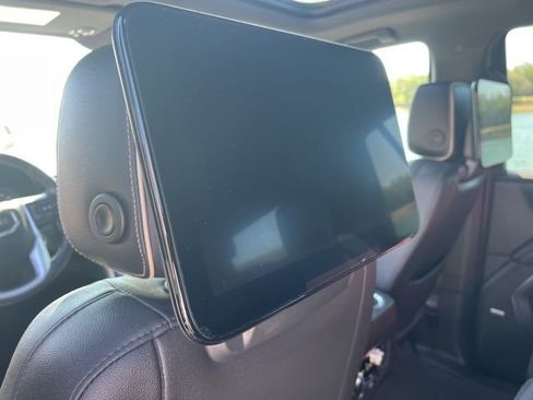 Used 2021 GMC Yukon SLT w/ Rear Media and Nav Package image 5