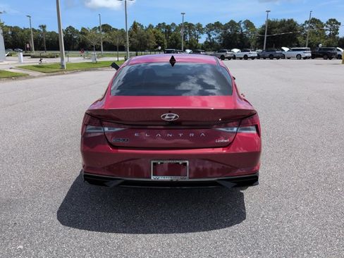 Used 2022 Hyundai Elantra Limited FWD image 6