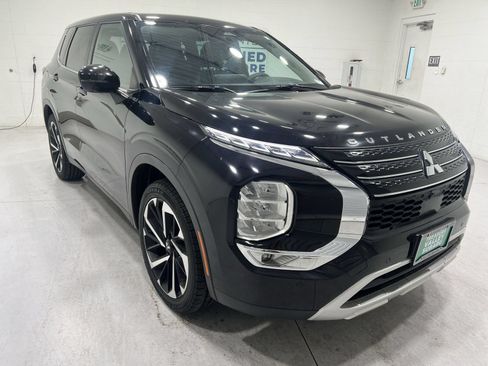 Used 2022 Mitsubishi Outlander SE FWD image 2