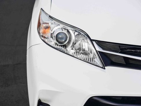 Certified 2020 Toyota Sienna LE image 12