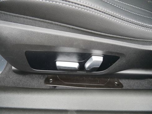 Used 2023 BMW 230i Coupe w/ Premium Package image 16