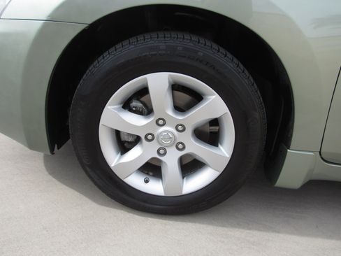 Used 2007 Nissan Altima 3.5 SL w/ Emergency Aid Pkg image 4