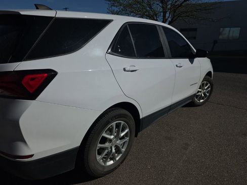 Used 2023 Chevrolet Equinox LS image 3