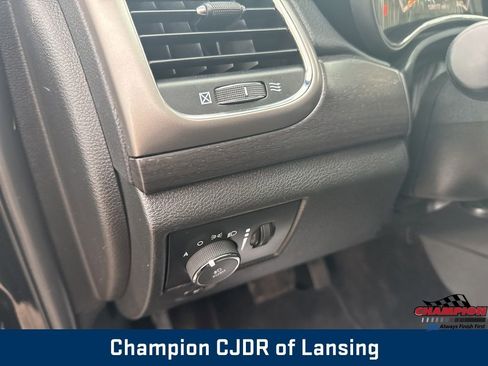 Used 2018 Jeep Grand Cherokee Altitude image 21