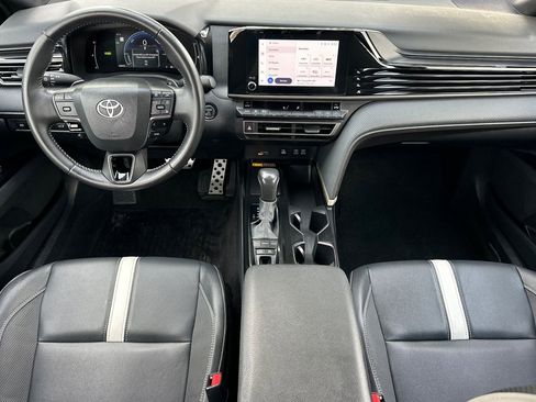 Used 2025 Toyota Camry SE FWD image 13