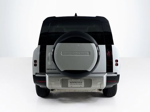 Used 2025 Land Rover Defender 130 S image 4