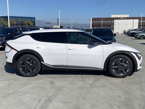 New 2026 Kia EV6 Light RWD image 2