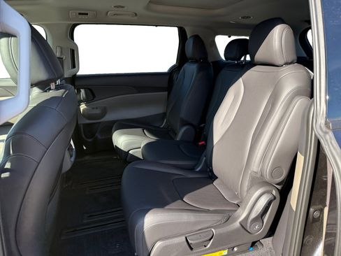New 2026 Kia Carnival SX FWD image 16
