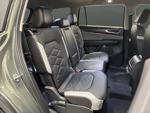 Used 2024 Volkswagen Atlas Peak Edition SEL image 32