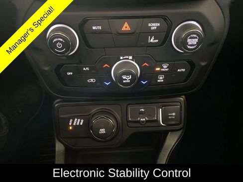 Used 2023 Jeep Renegade Latitude image 8