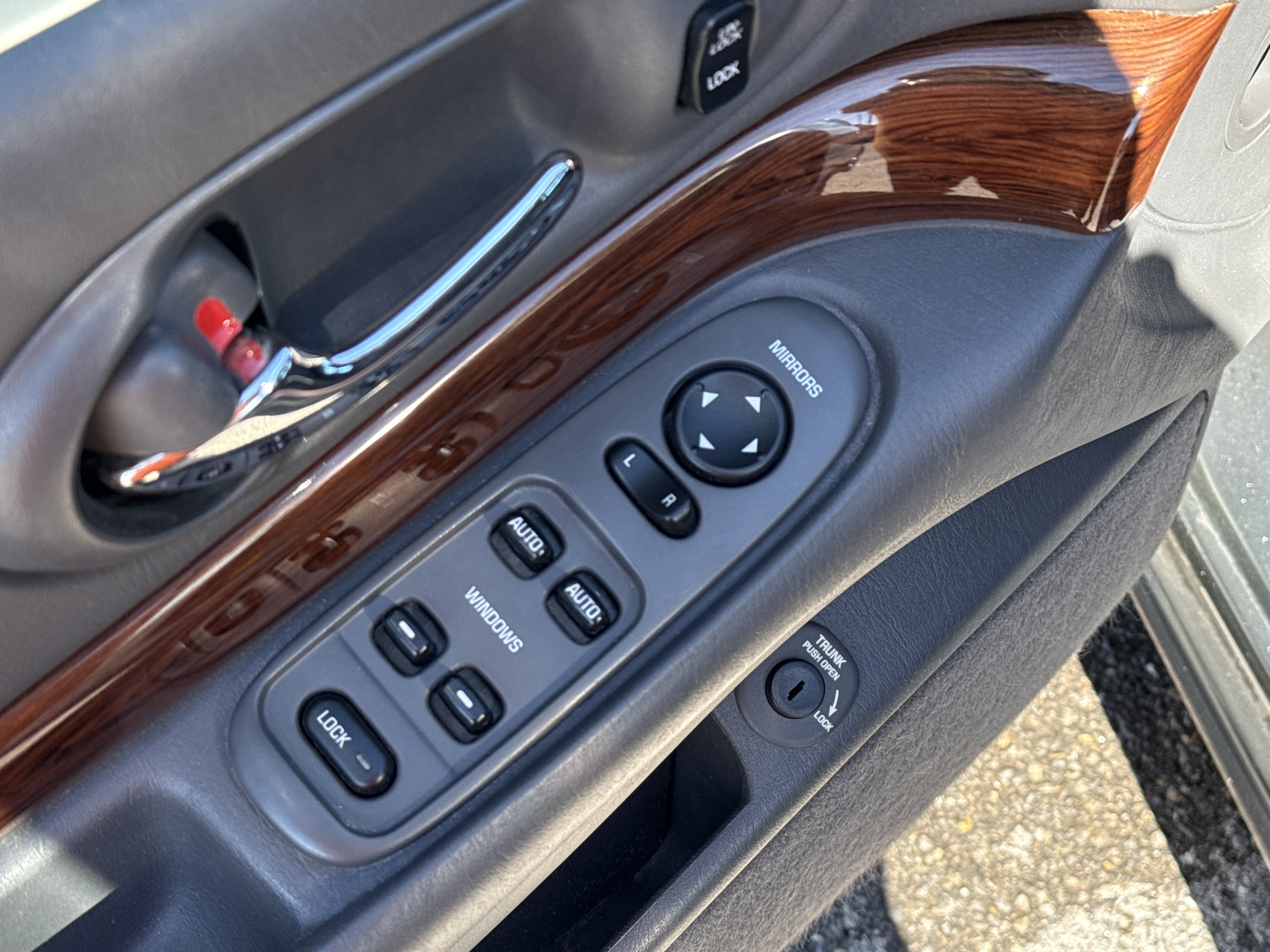 Used 2005 Buick Le Sabre Custom FWD image 24