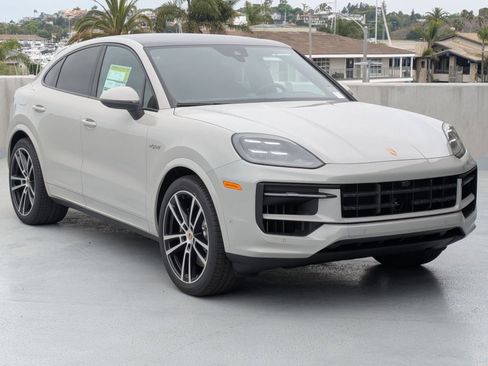 Certified 2025 Porsche Macan AWD/4WD image 7