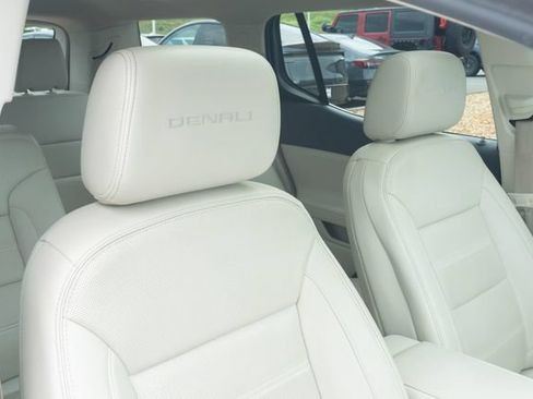 Used 2023 GMC Acadia Denali FWD image 4