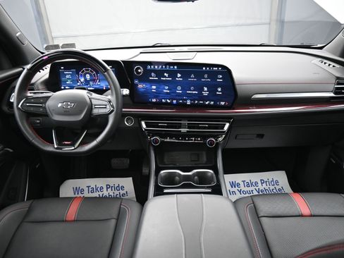 Used 2024 Chevrolet Traverse RS FWD image 23