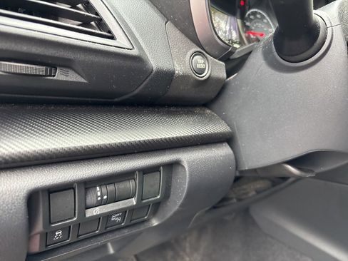 Used 2018 Subaru Crosstrek 2.0i Premium w/ Moonroof Package image 9