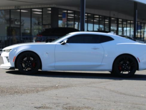 Used 2018 Chevrolet Camaro SS RWD image 6