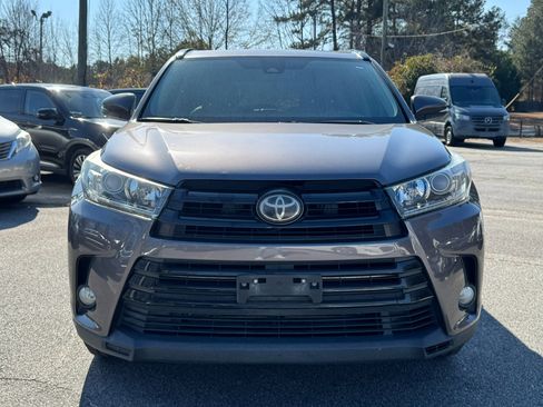Used 2017 Toyota Highlander SE image 2