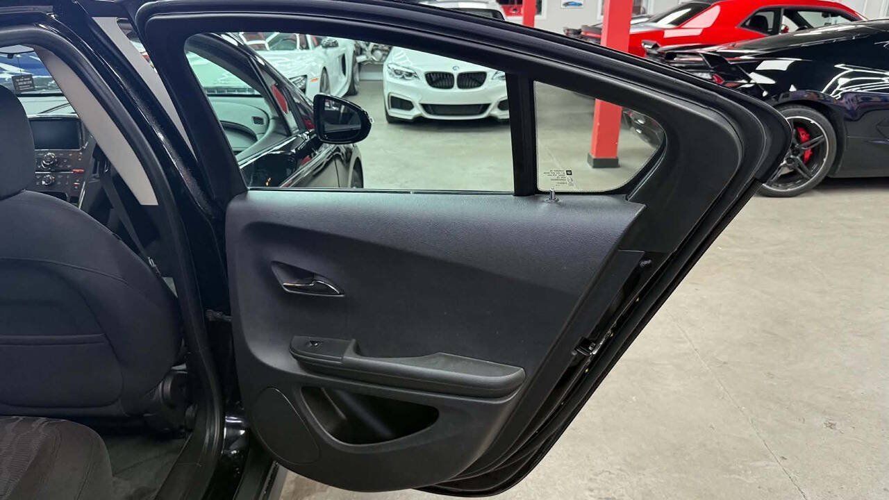 Used 2015 Chevrolet Volt FWD image 16