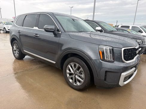 Used 2023 Kia Telluride LX FWD image 1