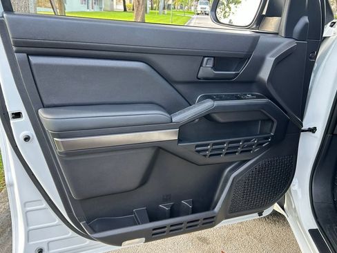 Used 2025 Toyota 4Runner SR5 AWD/4WD image 29