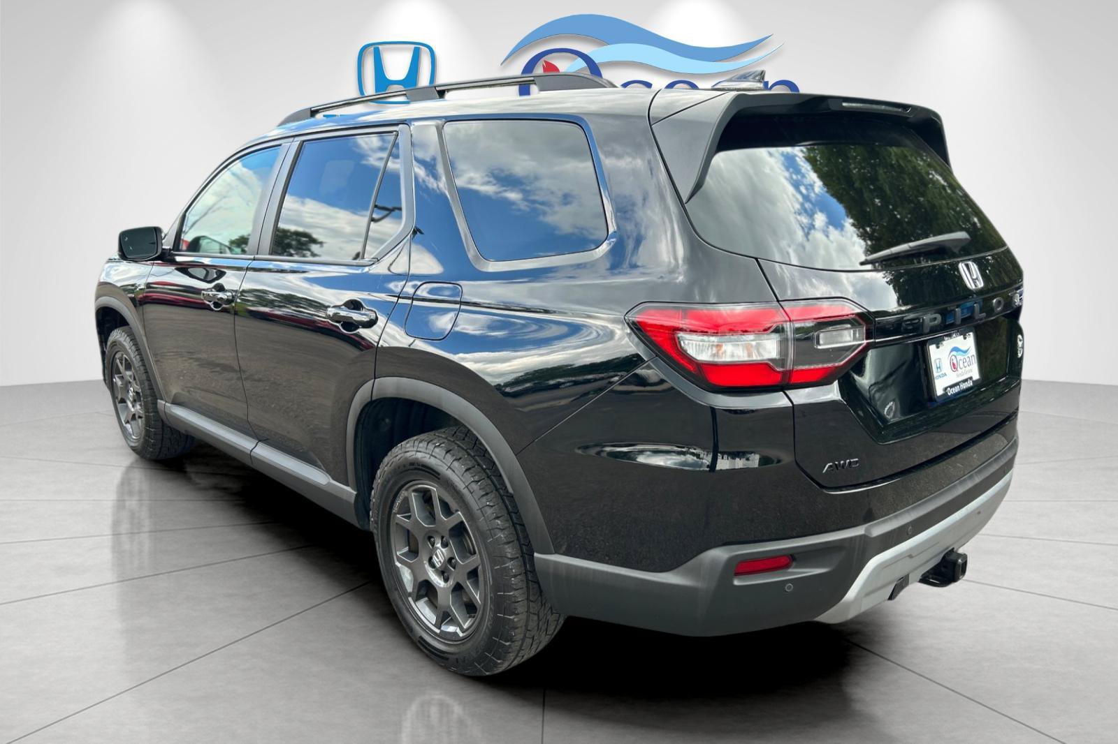 Used 2023 Honda Pilot TrailSport image 5