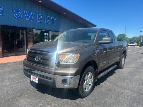Used 2010 Toyota Tundra 4x4 Double Cab image 2
