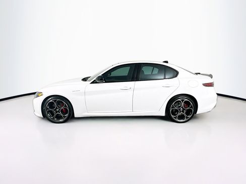 Used 2024 Alfa Romeo Giulia Veloce RWD image 4