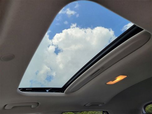 New 2025 Hyundai Venue SEL image 28