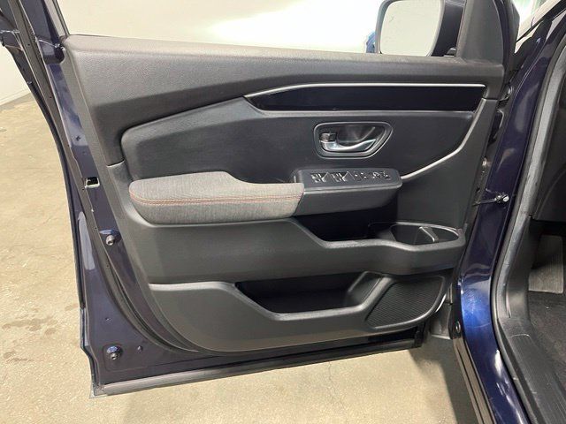 Used 2025 Honda Pilot Sport image 25