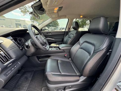 Certified 2024 Nissan Pathfinder SL AWD/4WD image 17