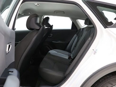 Used 2025 Kia K4 LXS image 34