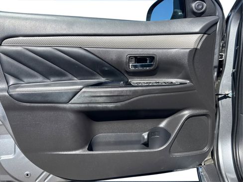 Used 2021 Mitsubishi Outlander SEL image 25