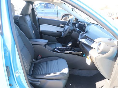 New 2026 Chevrolet Trax LT w/ LPO, Blackout Package image 30