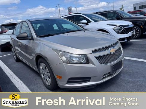 Used 2013 Chevrolet Cruze LS FWD image 1