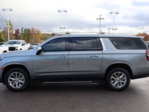 Used 2023 Chevrolet Suburban Premier image 32
