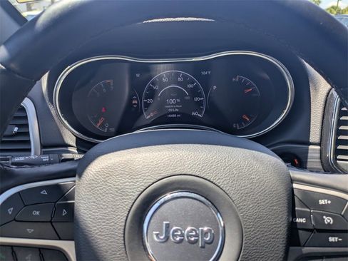 Used 2022 Jeep Grand Cherokee Laredo X image 32