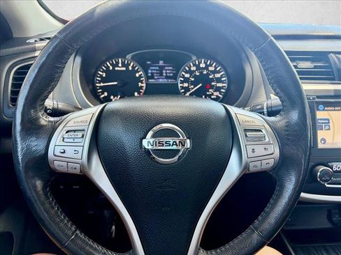 Used 2017 Nissan Altima 2.5 SL w/ Technology Package FWD image 10
