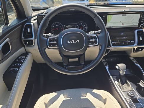 Certified 2023 Kia Sorento EX image 13