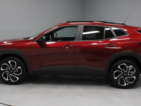 Used 2025 Chevrolet Trax RS w/ Driver Confidence Package FWD image 7