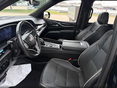 Used 2023 Cadillac Escalade ESV Sport AWD/4WD image 4