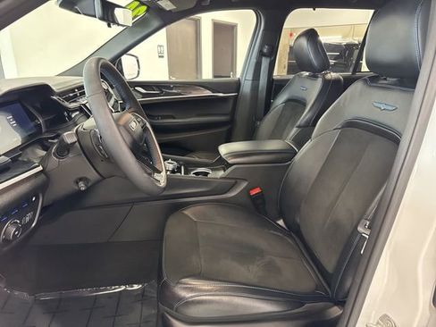 Used 2024 Jeep Grand Cherokee Trailhawk w/ Luxury Tech Group III image 17