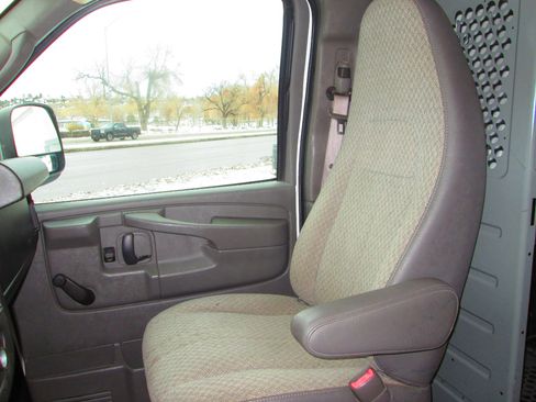 Used 2012 Chevrolet Express 2500 image 4