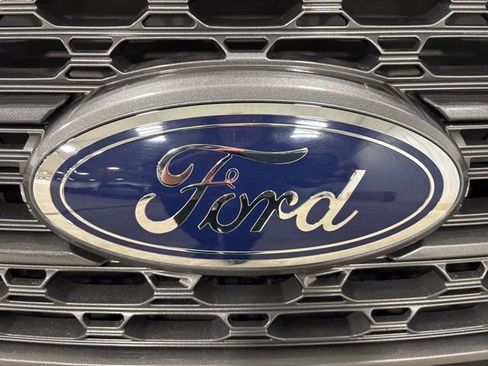 Used 2021 Ford Explorer XLT w/ Equipment Group 202A image 3