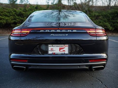 Used 2018 Porsche Panamera 4 image 8
